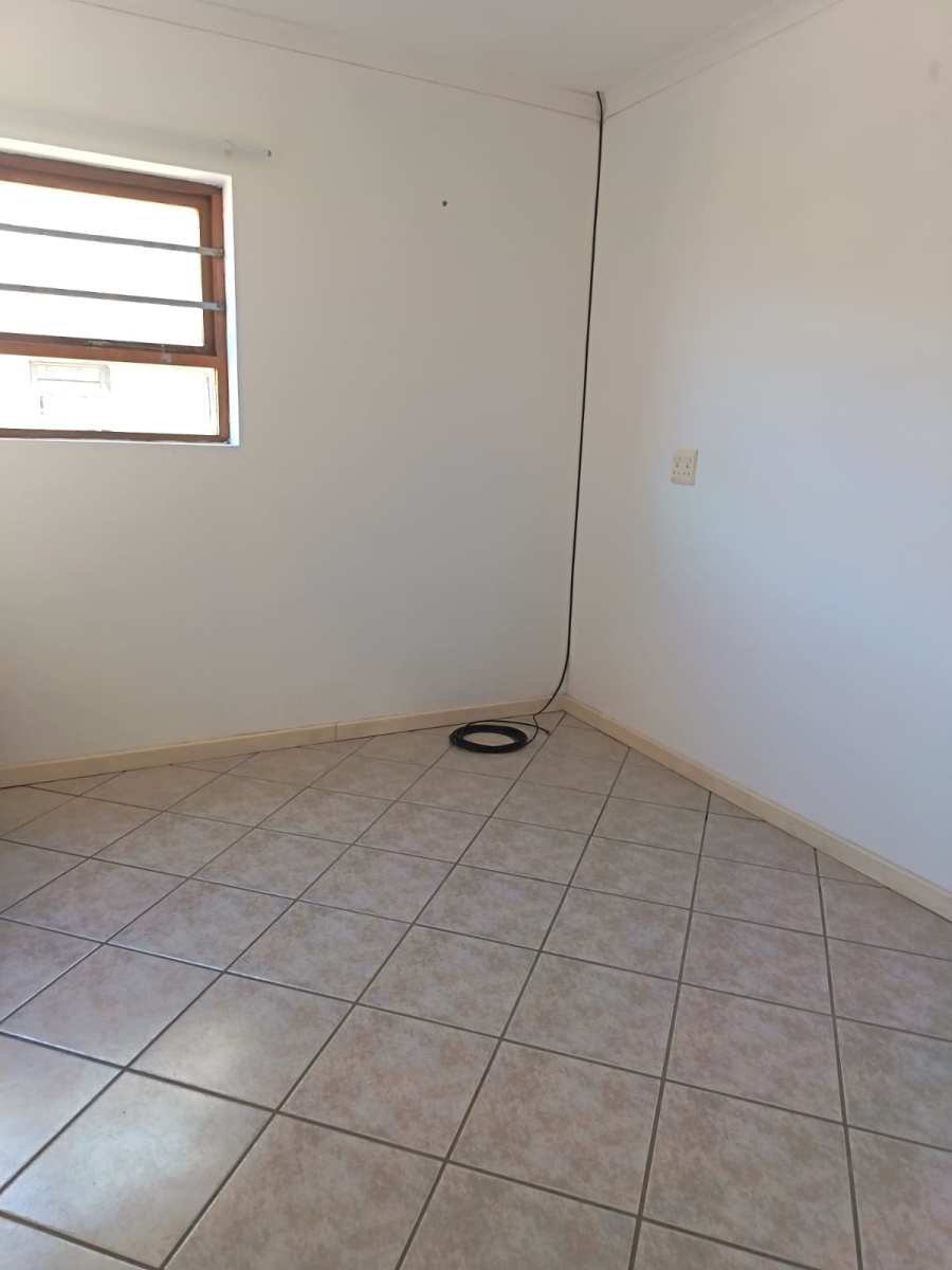 To Let 2 Bedroom Property for Rent in Wavecrest Eastern Cape